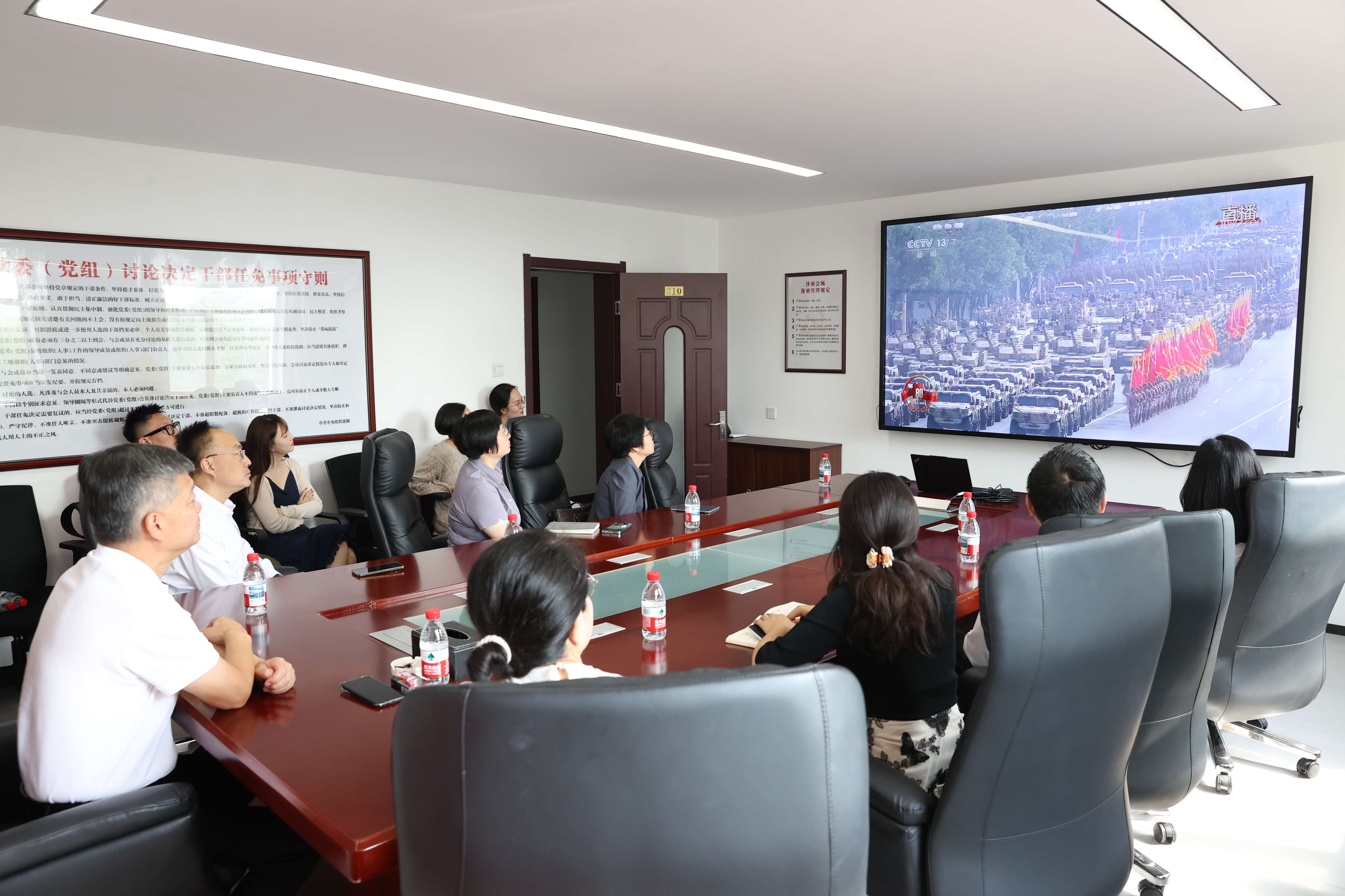 310会议室1.jpg